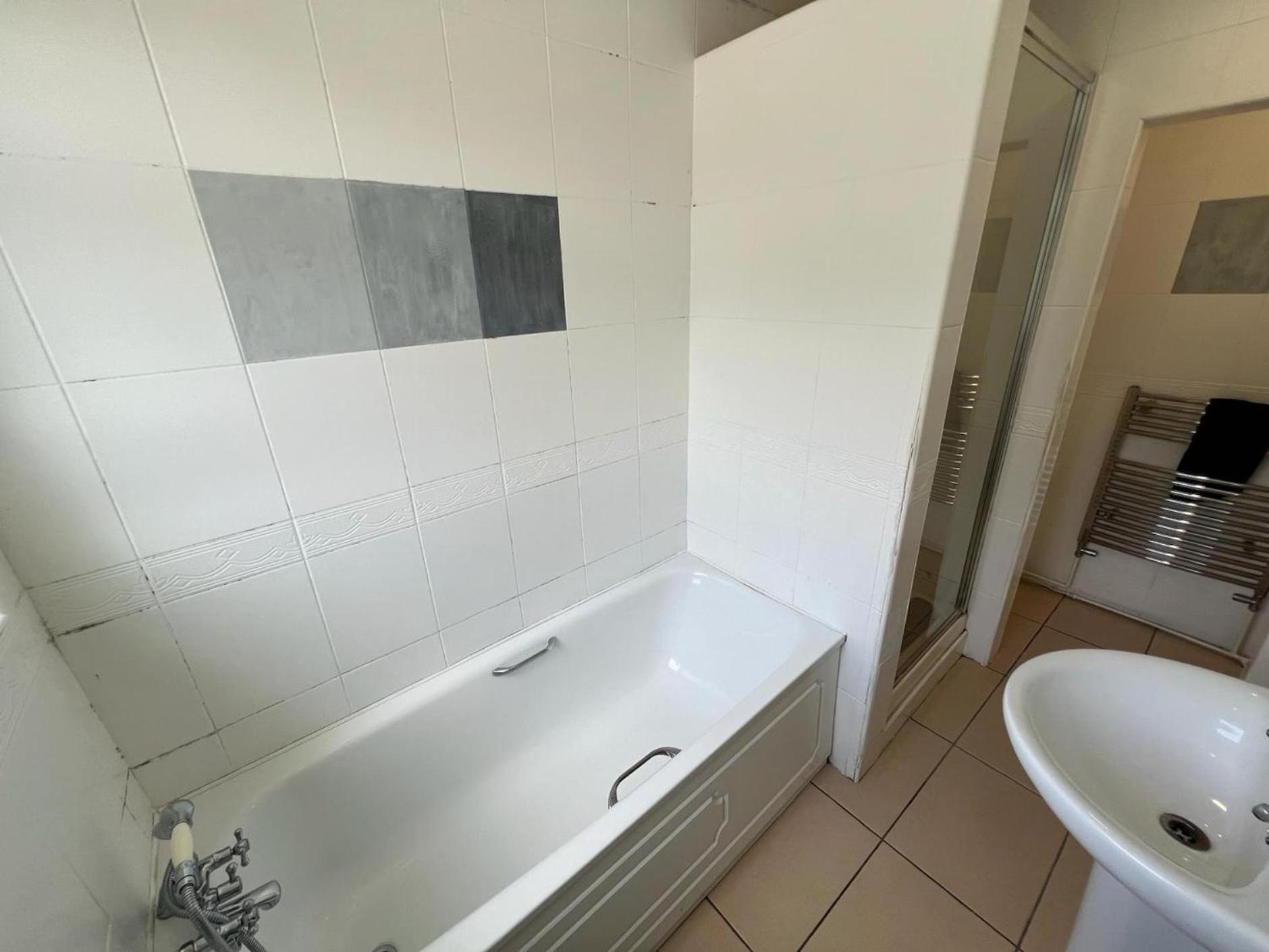 Great 4 Bedroom House - Great Location - Garden - Parking - Fast Wifi - Smart Tv - Newly Decorated - Sleeps Up To 8! Only 10 Mins Drive To Sandbanks Beach! Close To Poole & Bournemouth Exterior foto